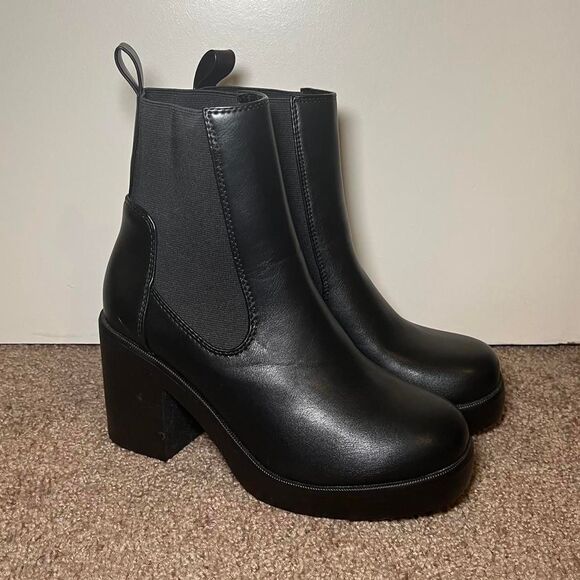 Black Leather Chelsea Boots - Picture 1 of 6